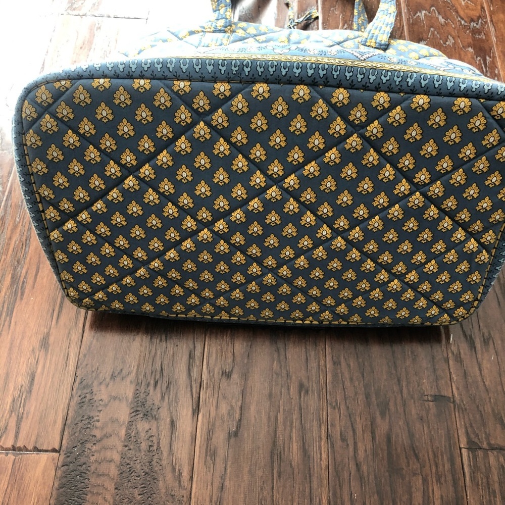 Travel Shoulder bag - Picture 2 of 15